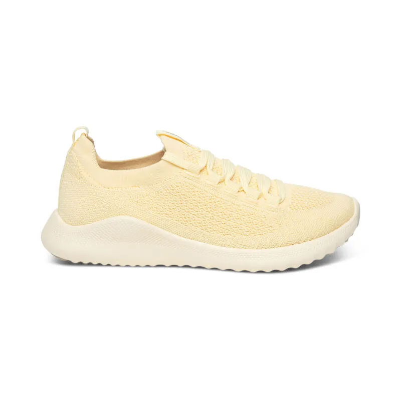 WOMEN'S AETREX CARLY SNEAKERS | LEMON