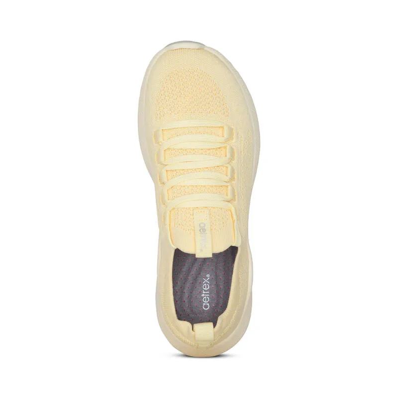 WOMEN'S AETREX CARLY SNEAKERS | LEMON